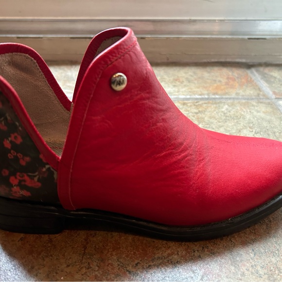 Red ankle boots Size 5. Leather. - Picture 2 of 5